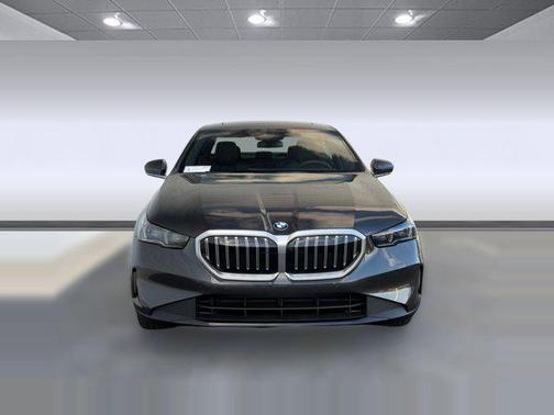 Dark Graphite Metallic 2026 BMW 530 530i