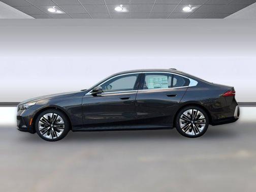 Dark Graphite Metallic 2026 BMW 530 530i