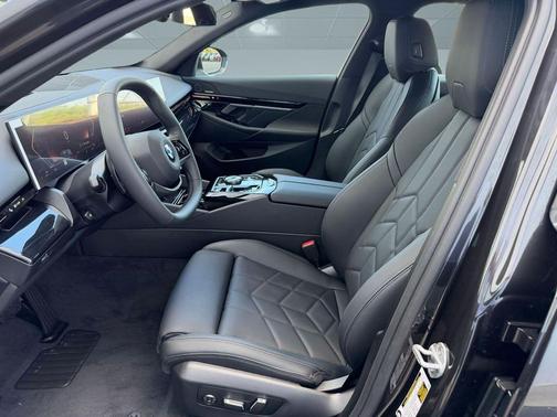 Dark Graphite Metallic 2026 BMW 530 530i