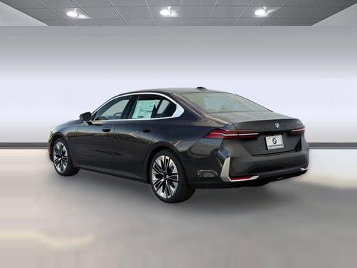 Dark Graphite Metallic 2026 BMW 530 530i