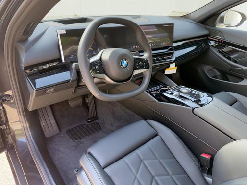 Dark Graphite Metallic 2026 BMW 530 530i