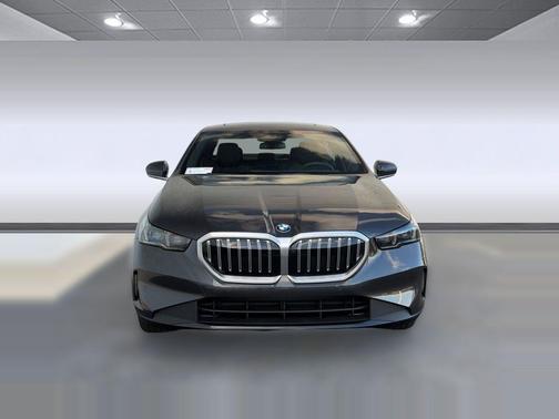 Dark Graphite Metallic 2026 BMW 530 530i