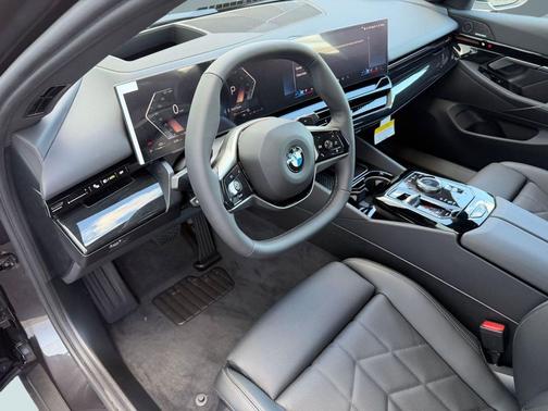 Dark Graphite Metallic 2026 BMW 530 530i