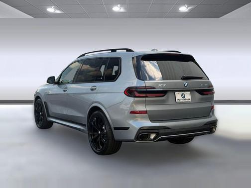 Skyscraper Grey Metallic 2027 BMW X7 xDrive40i
