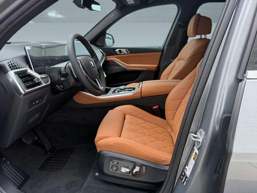 Skyscraper Grey Metallic 2026 BMW X5 xDrive40i