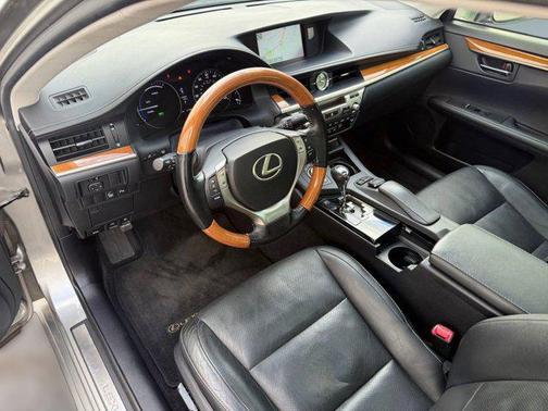 2015 Lexus ES 300h Base