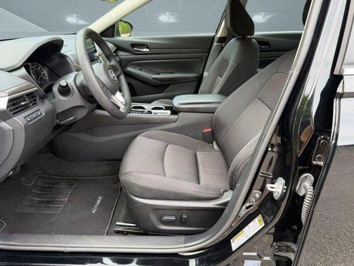 Super Black 2024 Nissan Altima 2.5 SV