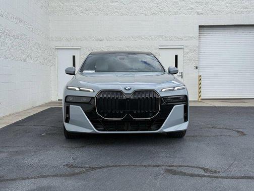 2025 BMW 740 i