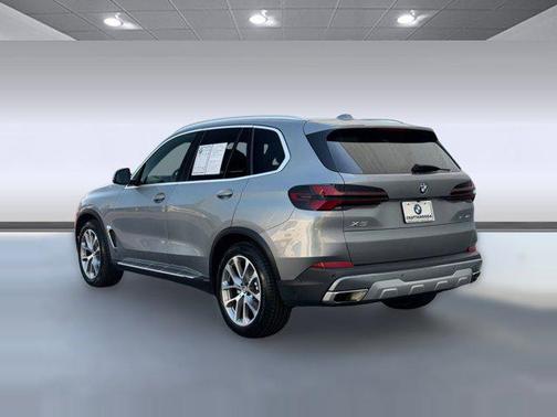 Gray 2024 BMW X5 sDrive40i