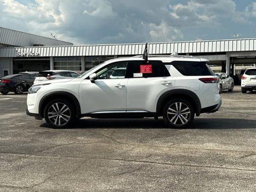 2025 Nissan Pathfinder Platinum FWD