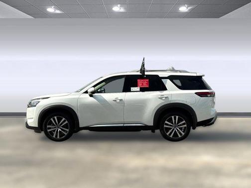 2025 Nissan Pathfinder Platinum FWD