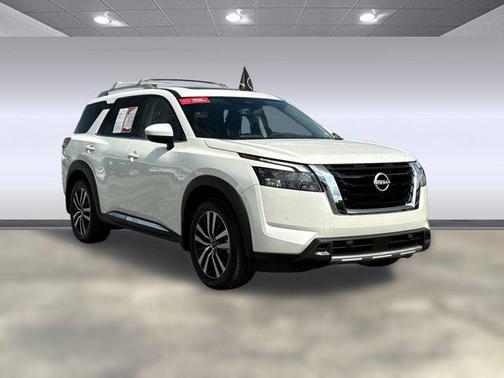 2025 Nissan Pathfinder Platinum FWD