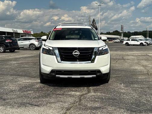 2025 Nissan Pathfinder Platinum FWD