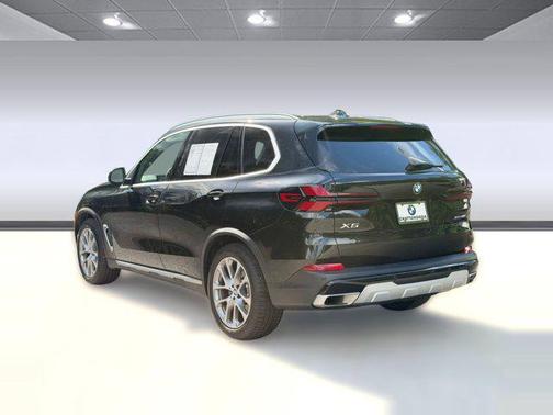 Black Sapphire Metallic 2024 BMW X5 xDrive40i