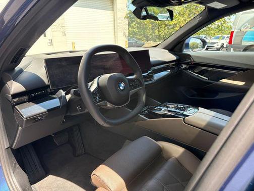 2025 BMW 530 i