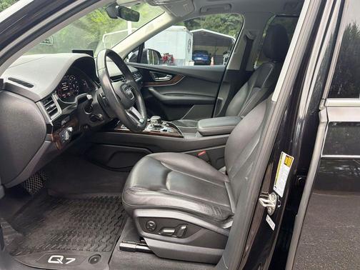 Orca Black Metallic 2017 Audi Q7 3.0T Prestige