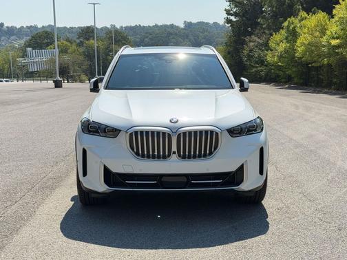 Mineral White Metallic 2025 BMW X5 xDrive40i