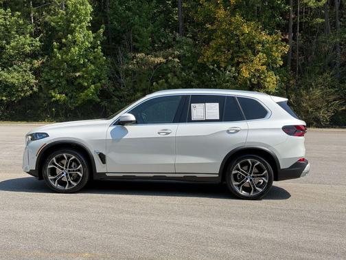 Mineral White Metallic 2025 BMW X5 xDrive40i