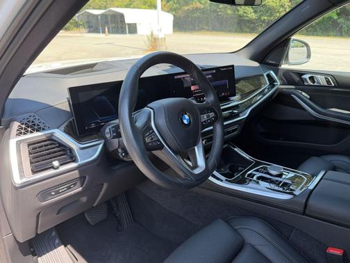 Mineral White Metallic 2025 BMW X5 xDrive40i