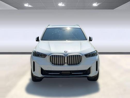 Mineral White Metallic 2025 BMW X5 xDrive40i