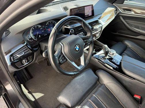 2019 BMW 530 530i