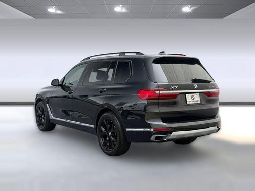 Black Sapphire Metallic 2022 BMW X7 xDrive40i