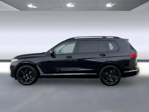 Black Sapphire Metallic 2022 BMW X7 xDrive40i