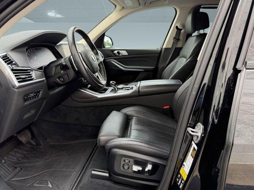 Black Sapphire Metallic 2022 BMW X7 xDrive40i