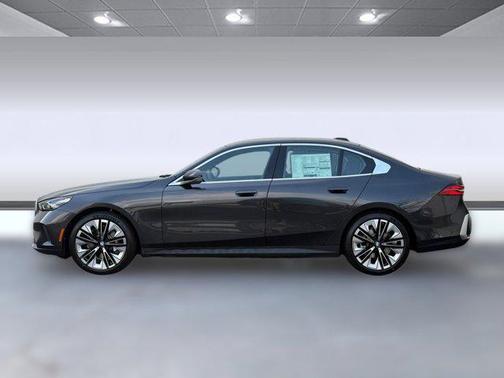 Dark Graphite Metallic 2026 BMW 530 530i