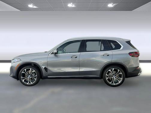 Skyscraper Grey Metallic 2026 BMW X5 xDrive40i