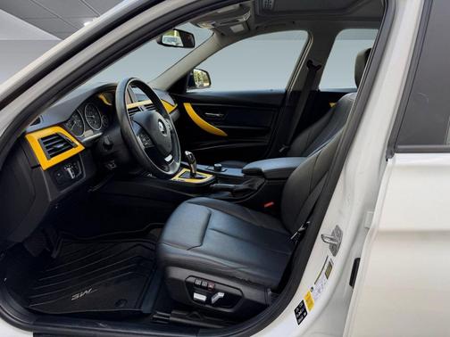 Mineral White Metallic 2018 BMW 320 i