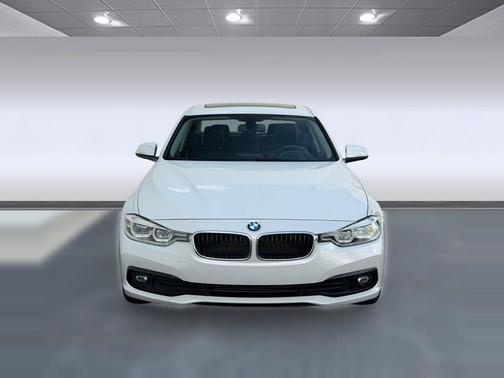 Mineral White Metallic 2018 BMW 320 i