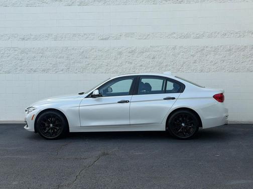 Mineral White Metallic 2018 BMW 320 i