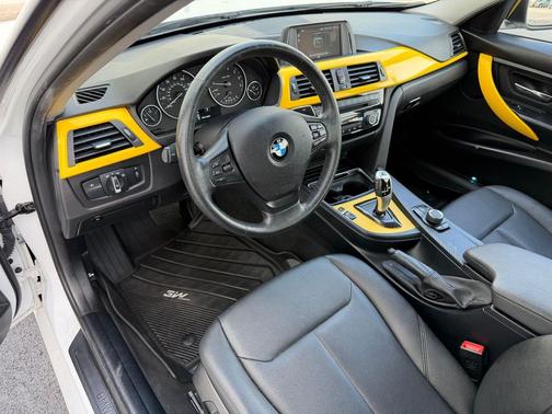 Mineral White Metallic 2018 BMW 320 i