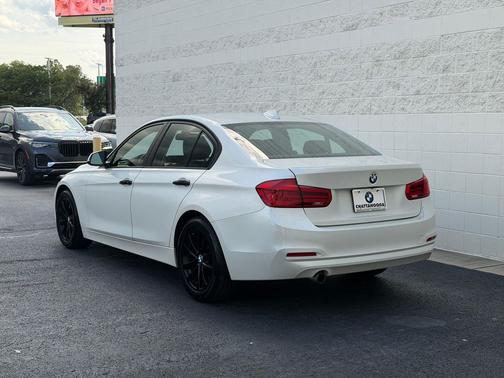 Mineral White Metallic 2018 BMW 320 i