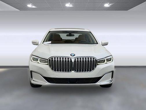 2022 BMW 740 i
