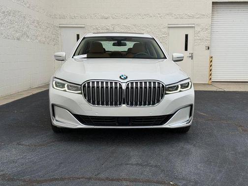 2022 BMW 740 i