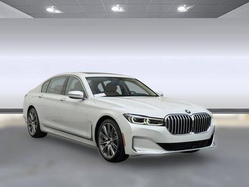 2022 BMW 740 i