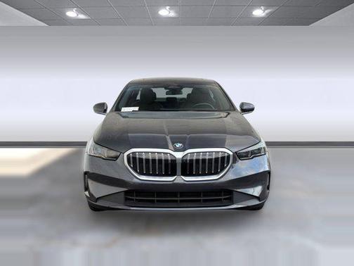 2025 BMW 530 530i