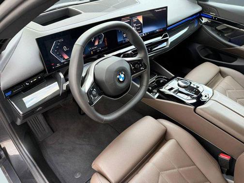 2025 BMW 530 530i