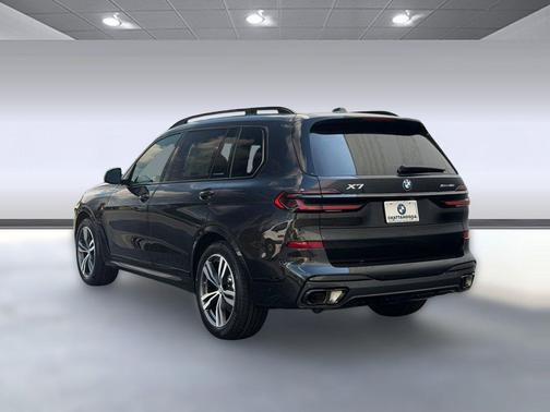 Black Sapphire Metallic 2027 BMW X7 xDrive40i