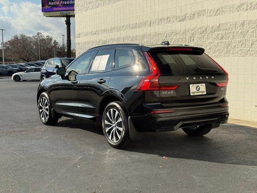 2025 Volvo XC60 Core