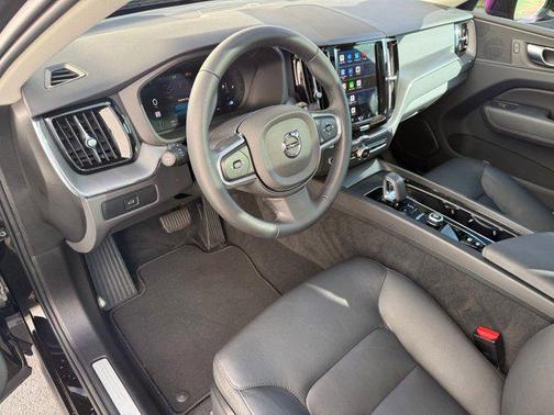 2025 Volvo XC60 Core