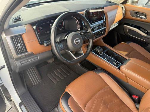 2023 Nissan Pathfinder Platinum 4WD