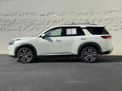 2023 Nissan Pathfinder Platinum 4WD