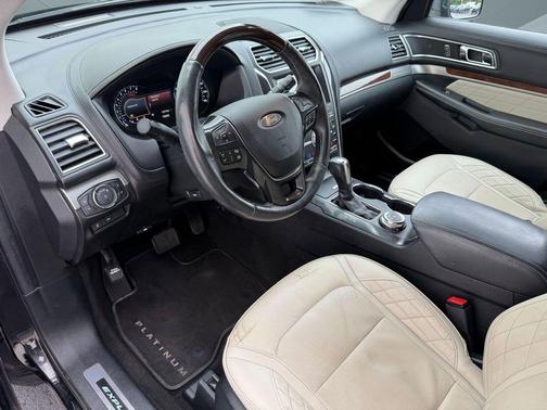 SHADOW BLACK 2018 Ford Explorer Platinum
