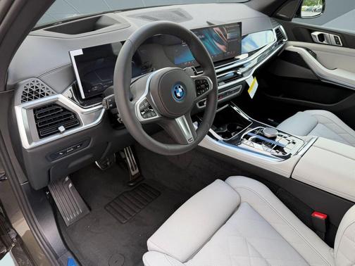 Manhattan Green Metallic 2026 BMW X5 PHEV xDrive50e