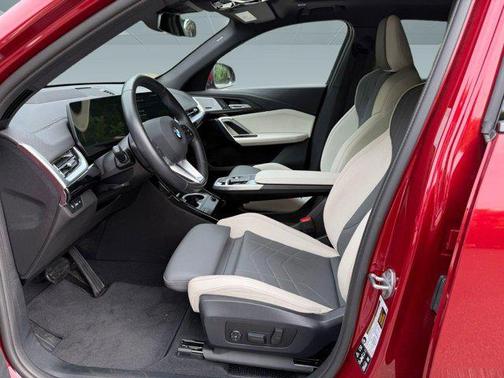 Vegas Red Metallic 2025 BMW X2 xDrive28i