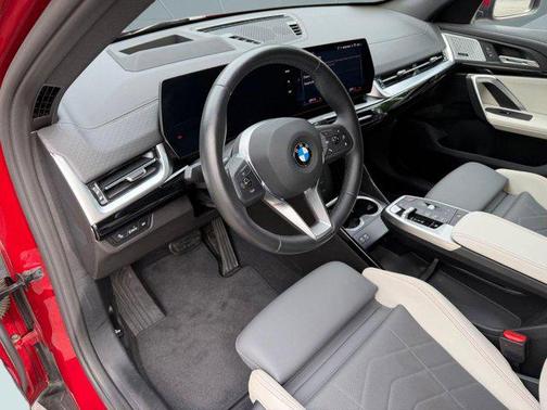 Vegas Red Metallic 2025 BMW X2 xDrive28i