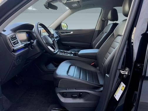 Deep Black Pearl 2025 Volkswagen Atlas 2.0T SEL